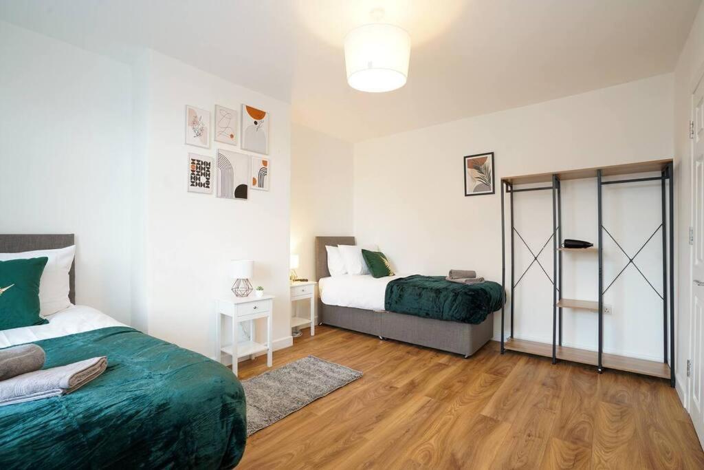 3 Bedroom Home With Free Parking Leeds  Eksteriør bilde