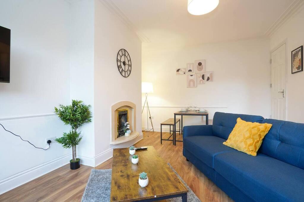 3 Bedroom Home With Free Parking Leeds  Eksteriør bilde