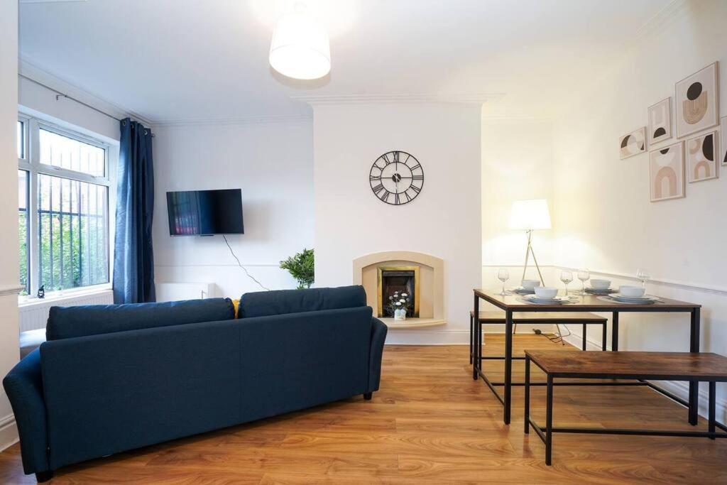 3 Bedroom Home With Free Parking Leeds  Eksteriør bilde